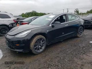 2019 Tesla Model 3 Mid Range z VIN 5YJ3E1EA0KF394514, wystawiony jako Copart lot #58051215 z przebiegiem Nie podano mil oraz Szkody całkowita. Historia ofert i sprzedaży dostępna na DreamBid. Obrazek 1.