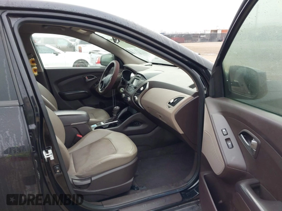 2015 Hyundai Tucson GLS with VIN KM8JT3AF6FU086041, listed as a IAAI auction lot 41521417 with 120,754 mi miles and . Bid and sale history available at DreamBid. Image 5.