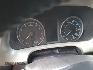 2018 Toyota RAV4 XLE z VIN 2T3WFREV0JW513389, wystawiony jako Copart lot #45601215 z przebiegiem Nie podano mil oraz Szkoda całkowita • Salvage title. Historia ofert i sprzedaży dostępna na DreamBid. Obrazek 9.