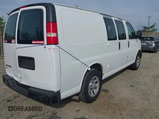 2010 Chevrolet Express Cargo z VIN 1GCUGADX3A1150240, wystawiony jako IAAI lot #42081426 z przebiegiem 533 686 mil mil oraz . Historia ofert i sprzedaży dostępna na DreamBid. Obrazek 4.