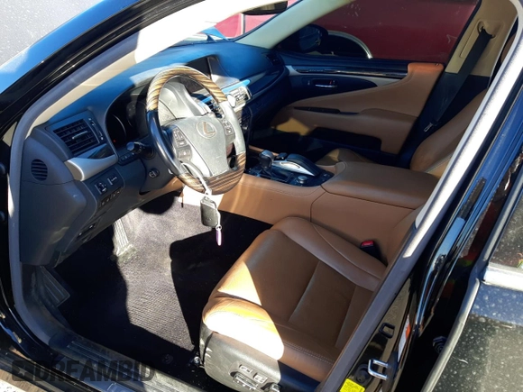 2017 Lexus LS 460 с VIN JTHCL5EF9H5029234, выставлен на аукционе Copart как лот 68163212 с пробегом 48 324 миль миль и . История ставок и продаж доступна на DreamBid. Изображение 7.