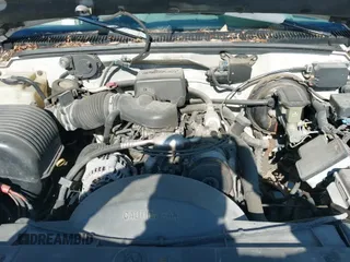 1996 GMC Sierra 1500 z VIN 1GTEC19R8TE555502, wystawiony jako IAAI lot #41964843 z przebiegiem 214 617 mil mil oraz . Historia ofert i sprzedaży dostępna na DreamBid. Obrazek 12.