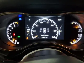 2020 Jeep Grand Cherokee Limited X z VIN 1C4RJFBG5LC150349, wystawiony jako Copart lot #44121765 z przebiegiem 63 509 mil mil oraz Czysty tytuł • Clean title. Historia ofert i sprzedaży dostępna na DreamBid. Obrazek 9.