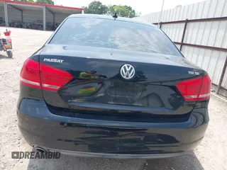 2015 Volkswagen Passat SE z VIN 1VWBV7A33FC024325, wystawiony jako IAAI lot #42313126 z przebiegiem 179 964 mil mil oraz . Historia ofert i sprzedaży dostępna na DreamBid. Obrazek 17.