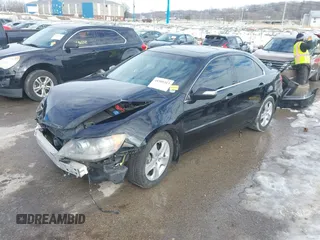 2008 Acura RL Tech Pkg with VIN JH4KB16608C001517, listed as a IAAI auction lot 41305313 with 220,509 mi miles. Bid and sale history available at carsss.com. Image 18.