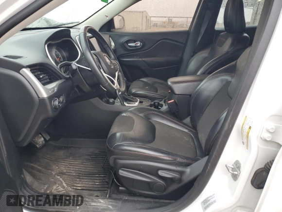 2015 Jeep Cherokee Trailhawk z VIN 1C4PJMBB5FW712933, wystawiony jako Copart lot #45844265 z przebiegiem 90 827 mil mil oraz Szkoda całkowita • Salvage title. Historia ofert i sprzedaży dostępna na DreamBid. Obrazek 7.