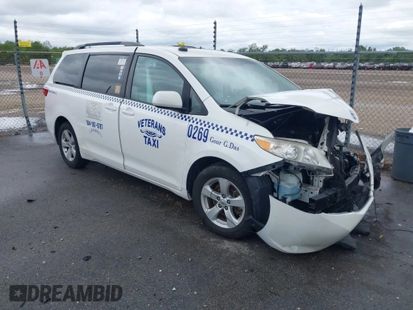 2017 Toyota Sienna LE Auto Access Seat with VIN 5TDKZ3DCXHS896658, listed as a IAAI auction lot 41973933 with 1 mi miles. Bid and sale history available at carsss.com. Image 1.