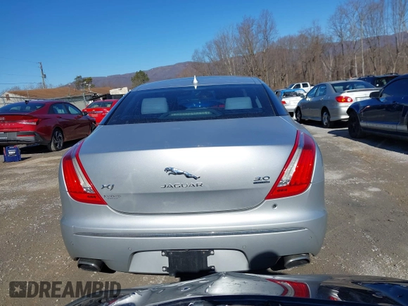 2014 Jaguar XJ z VIN SAJWJ1CD0E8V63989, wystawiony jako IAAI lot #41643513 z przebiegiem 119 924 mil mil oraz . Historia ofert i sprzedaży dostępna na DreamBid. Obrazek 16.