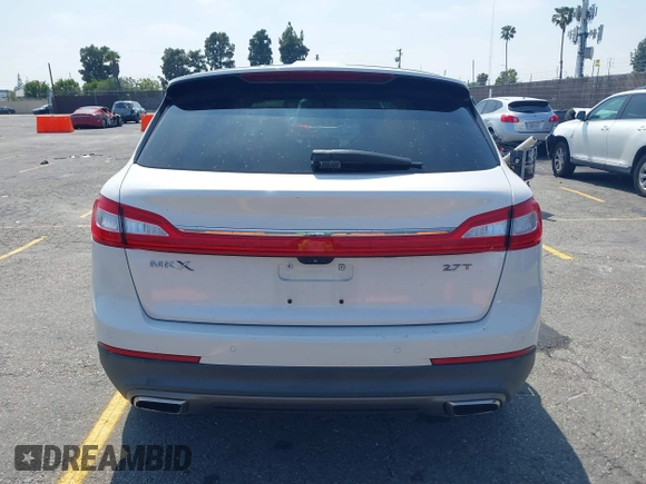 2017 Lincoln MKX Reserve z VIN 2LMPJ6LP2HBL49047, wystawiony jako IAAI lot #42151969 z przebiegiem 65 719 mil mil oraz . Historia ofert i sprzedaży dostępna na DreamBid. Obrazek 16.