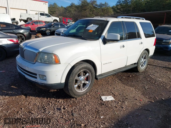 2005 Lincoln Navigator Luxury with VIN 5LMFU28575LJ14098, listed as a IAAI auction lot 41385570 with 244,580 mi miles. Bid and sale history available at carsss.com. Image 2.