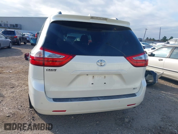 2018 Toyota Sienna XLE Auto Access Seat with VIN 5TDYZ3DC0JS902001, listed as a IAAI auction lot 41197210 with 99,018 mi miles. Bid and sale history available at carsss.com. Image 17.