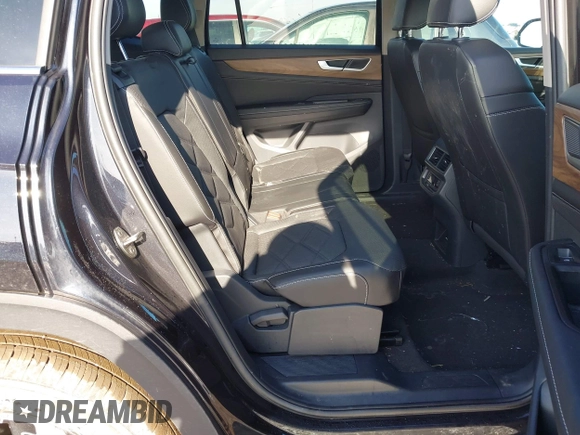 2024 Volkswagen Atlas SE z VIN 1V2LR2CA5RC576809, wystawiony jako IAAI lot #41652203 z przebiegiem 11 300 mil mil oraz . Historia ofert i sprzedaży dostępna na DreamBid. Obrazek 8.