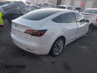 2018 Tesla Model 3 Long Range Battery z VIN 5YJ3E1EB4JF067895, wystawiony jako IAAI lot #41280101 z przebiegiem Nie podano mil oraz . Historia ofert i sprzedaży dostępna na DreamBid. Obrazek 4.
