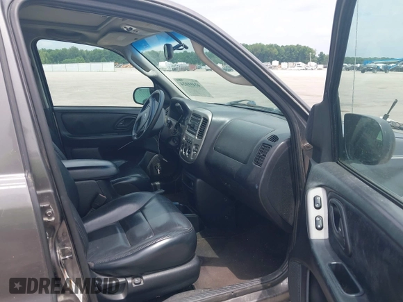 2004 Ford Escape Limited z VIN 1FMCU941X4KA49169, wystawiony jako IAAI lot #42491024 z przebiegiem 310 880 mil mil oraz . Historia ofert i sprzedaży dostępna na DreamBid. Obrazek 5.