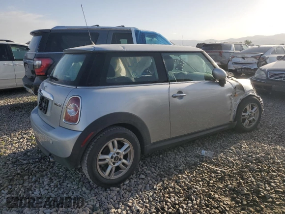 2011 MINI Hardtop z VIN WMWSU3C52BT094502, wystawiony jako Copart lot #56579965 z przebiegiem Nie podano mil oraz Szkoda całkowita • Salvage title. Historia ofert i sprzedaży dostępna na DreamBid. Obrazek 3.
