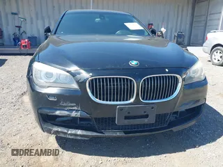 2011 BMW 7 Series 750Li z VIN WBAKB8C57BC851865, wystawiony jako IAAI lot #42229423 z przebiegiem 92 728 mil mil oraz . Historia ofert i sprzedaży dostępna na DreamBid. Obrazek 6.