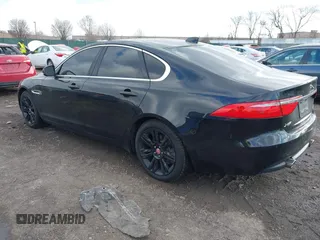 2017 Jaguar XF 35t Premium with VIN SAJBJ4BV4HCY35231, listed as a IAAI auction lot 41422811 with 92,484 mi miles. Bid and sale history available at carsss.com. Image 3.