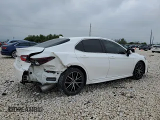 2022 Toyota Camry SE with VIN 4T1G11AKXNU702906, listed as a Copart auction lot 51081115 with 39,702 mi miles and Clean Title. Bid and sale history available at DreamBid. Image 3.