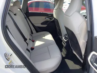 2025 Audi Q6 e-tron Premium Plus z VIN WA124BGFXSA019441, wystawiony jako IAAI lot #41838548 z przebiegiem 138 mil mil oraz . Historia ofert i sprzedaży dostępna na DreamBid. Obrazek 8.