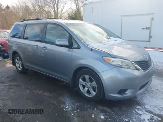 2012 Toyota Sienna LE AAS с VIN 5TDKK3DC2CS245540, выставлен на аукционе IAAI как лот 41622653 с пробегом 226 969 миль миль и . История ставок и продаж доступна на DreamBid. Изображение 1.