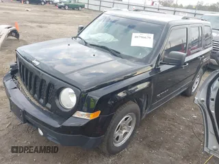 2016 Jeep Patriot Sport z VIN 1C4NJPBB1GD698521, wystawiony jako IAAI lot #40796670 z przebiegiem 139 801 mil mil oraz . Historia ofert i sprzedaży dostępna na DreamBid. Obrazek 2.