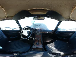 1986 Mercedes-Benz 560 SL z VIN WDBBA48D2GA055024, wystawiony jako IAAI lot #41888928 z przebiegiem 118 569 mil mil oraz . Historia ofert i sprzedaży dostępna na DreamBid. Obrazek 18.