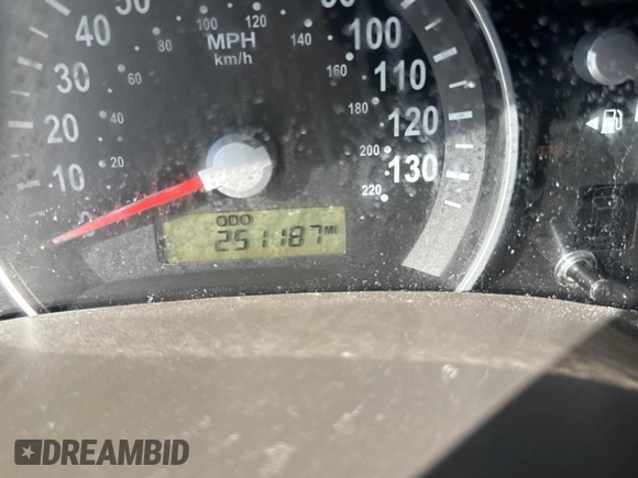 2008 Kia Sedona LX with VIN KNDMB233X86193585, listed as a Copart auction lot 45224365 with 251,187 mi miles and Clean Title. Bid and sale history available at carsss.com. Image 8.