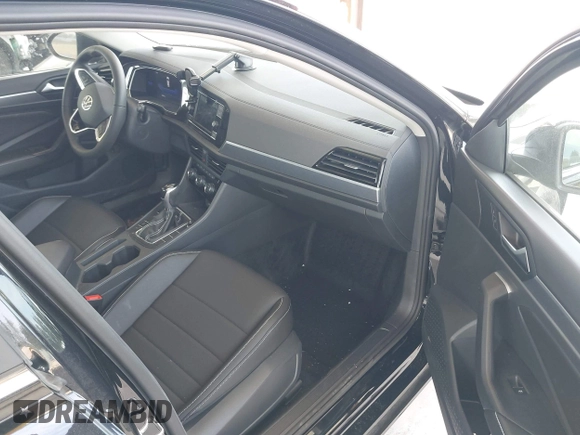 2024 Volkswagen Jetta SE with VIN 3VW7M7BU5RM052470, listed as a IAAI auction lot 42520137 with 26,902 mi miles and . Bid and sale history available at DreamBid. Image 5.
