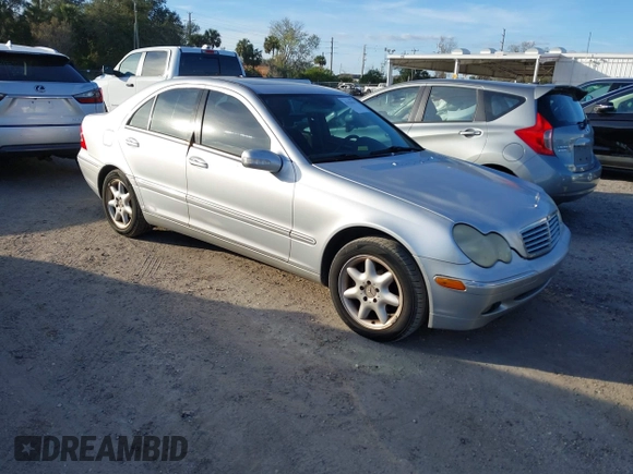 2002 Mercedes-Benz C 230/260/280/320 z VIN WDBRF61J12F141044, wystawiony jako IAAI lot #41424841 z przebiegiem 304 862 mil mil oraz . Historia ofert i sprzedaży dostępna na DreamBid. Obrazek 1.