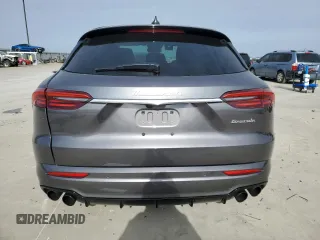 2023 Maserati Grecale Modena z VIN ZN682AVM8P7434729, wystawiony jako Copart lot #88773195 z przebiegiem Nie podano mil oraz Szkody całkowita. Historia ofert i sprzedaży dostępna na DreamBid. Obrazek 6.