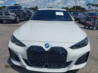2024 BMW i4 eDrive35 z VIN WBY43AW02RFS79370, wystawiony jako IAAI lot #41887964 z przebiegiem 11 910 mil mil oraz . Historia ofert i sprzedaży dostępna na DreamBid. Obrazek 12.