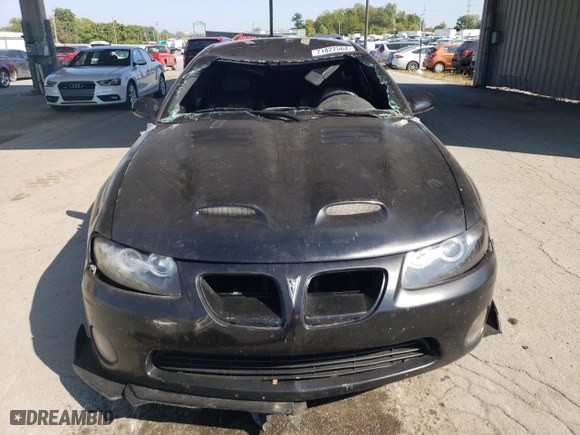 2004 Pontiac GTO with VIN 6G2VX12G04L200129, listed as a Copart auction lot 71822564 with 124,155 mi miles and Salvage Title. Bid and sale history available at carsss.com. Image 5.