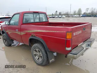 1996 Nissan Frontier XE z VIN 1N6SD11Y6TC355732, wystawiony jako IAAI lot #41958249 z przebiegiem 110 419 mil mil oraz . Historia ofert i sprzedaży dostępna na DreamBid. Obrazek 3.