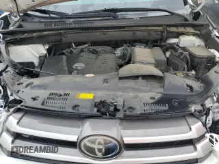 2019 Toyota Highlander LE z VIN 5TDZZRFH4KS310635, wystawiony jako Copart lot #56119985 z przebiegiem 67 360 mil mil oraz Szkoda całkowita • Salvage title. Historia ofert i sprzedaży dostępna na DreamBid. Obrazek 12.