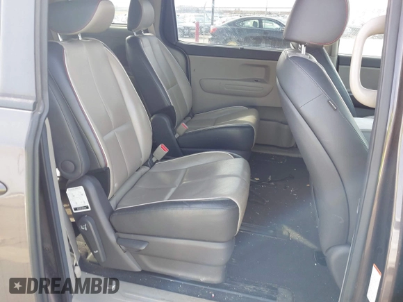 2017 Kia Sedona LX with VIN KNDMB5C19H6329933, listed as a IAAI auction lot 41796158 with 101,399 mi miles. Bid and sale history available at carsss.com. Image 8.
