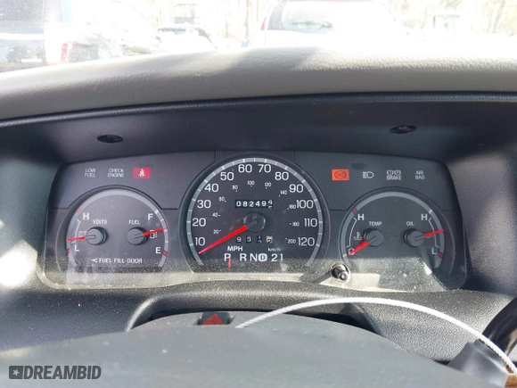 2005 Ford Crown Victoria LX with VIN 2FAFP74W65X135964, listed as a IAAI auction lot 41271175 with 82,494 mi miles. Bid and sale history available at carsss.com. Image 7.