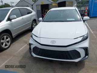 2025 Toyota Camry LE z VIN 4T1DAACK0SU076570, wystawiony jako IAAI lot #42095067 z przebiegiem 9 165 mil mil oraz . Historia ofert i sprzedaży dostępna na DreamBid. Obrazek 12.