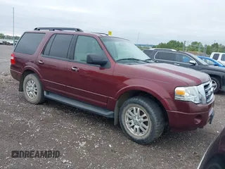 2013 Ford Expedition XLT с VIN 1FMJU1J53DEF09318, выставлен на аукционе IAAI как лот 42820340 с пробегом 109 044 миль миль и . История ставок и продаж доступна на DreamBid. Изображение 1.