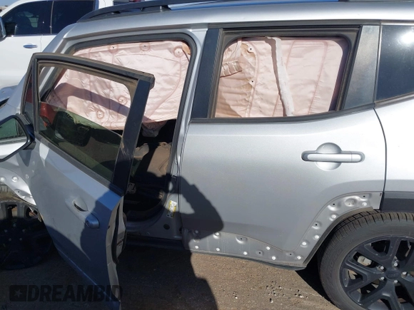 2017 Jeep Renegade Latitude with VIN ZACCJABB0HPG46904, listed as a IAAI auction lot 41844524 with Not Provided miles. Bid and sale history available at carsss.com. Image 6.