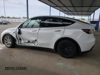 2022 Tesla Model Y Long Range with VIN 7SAYGAEE9NF384400, listed as a Copart auction lot 51961545 with 31,758 mi miles and Salvage Title. Bid and sale history available at DreamBid. Image 2.