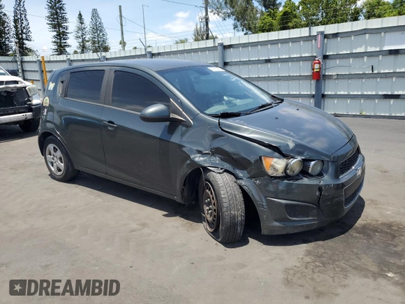 2013 Chevrolet Sonic LS z VIN 1G1JA6SH2D4136905, wystawiony jako Copart lot #55980485 z przebiegiem 176 857 mil mil oraz Nie do naprawy • Non repairable. Historia ofert i sprzedaży dostępna na DreamBid. Obrazek 4.