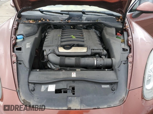 2012 Porsche Cayenne z VIN WP1AA2A21CLA06372, wystawiony jako Copart lot #49437725 z przebiegiem 137 530 mil mil oraz Szkoda całkowita • Salvage title. Historia ofert i sprzedaży dostępna na DreamBid. Obrazek 14.