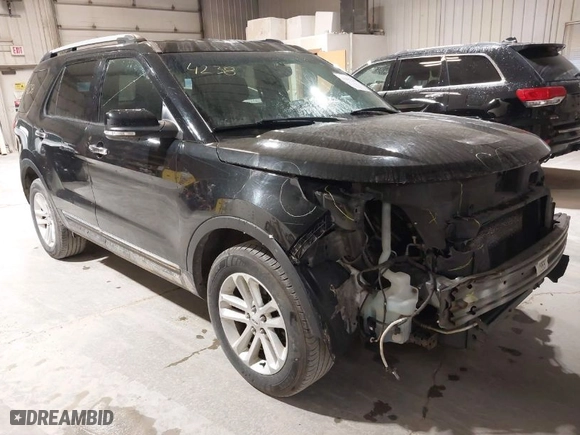 2014 Ford Explorer XLT with VIN 1FM5K8D85EGC02096, listed as a IAAI auction lot 42004238 with 187,187 mi miles. Bid and sale history available at carsss.com. Image 1.