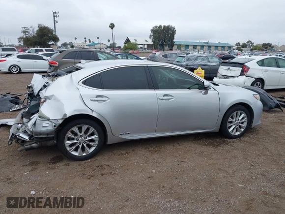 2013 Lexus ES 300h z VIN JTHBW1GG2D2009503, wystawiony jako IAAI lot #42429692 z przebiegiem 265 312 mil mil oraz . Historia ofert i sprzedaży dostępna na DreamBid. Obrazek 14.