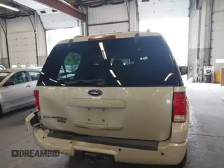 2005 Ford Expedition Limited with VIN 1FMFU20585LA92398, listed as a IAAI auction lot 40339627 with 154,554 mi miles. Bid and sale history available at carsss.com. Image 16.