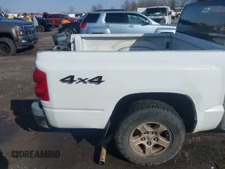 2005 Dodge Dakota SLT with VIN 1D7HW48N85S226460, listed as a IAAI auction lot 41568128 with 213,159 mi miles and . Bid and sale history available at carsss.com. Image 21.