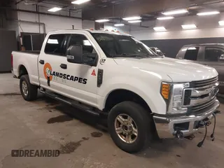 2017 Ford F-250 Lariat z VIN 1FT7W2B60HEB68486, wystawiony jako IAAI lot #42423692 z przebiegiem 218 019 mil mil oraz . Historia ofert i sprzedaży dostępna na DreamBid. Obrazek 1.