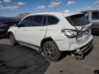 2021 BMW X1 sDrive28i z VIN WBXJG7C01M5T72642, wystawiony jako Copart lot #49304325 z przebiegiem 39 124 mil mil oraz Szkoda całkowita • Salvage title. Historia ofert i sprzedaży dostępna na DreamBid. Obrazek 2.