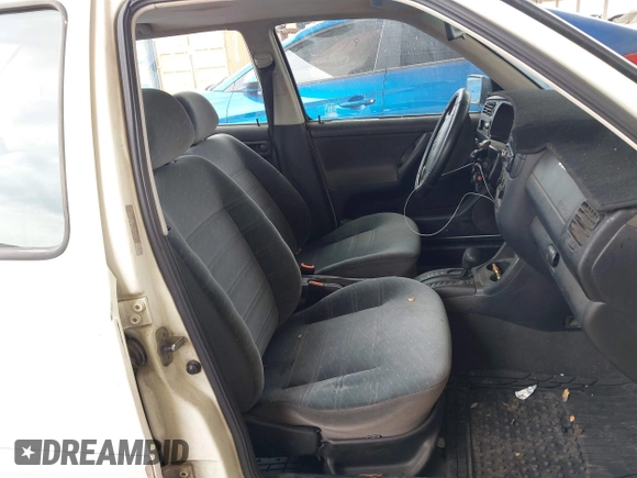 1998 Volkswagen Jetta z VIN 3VWRB81H5WM156431, wystawiony jako IAAI lot #42042282 z przebiegiem 92 995 mil mil oraz . Historia ofert i sprzedaży dostępna na DreamBid. Obrazek 5.