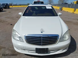 2009 Mercedes-Benz S-Class 5.5L V8 with VIN WDDNG86X29A242256, listed as a IAAI auction lot 42008977 with 195,004 mi miles. Bid and sale history available at carsss.com. Image 12.